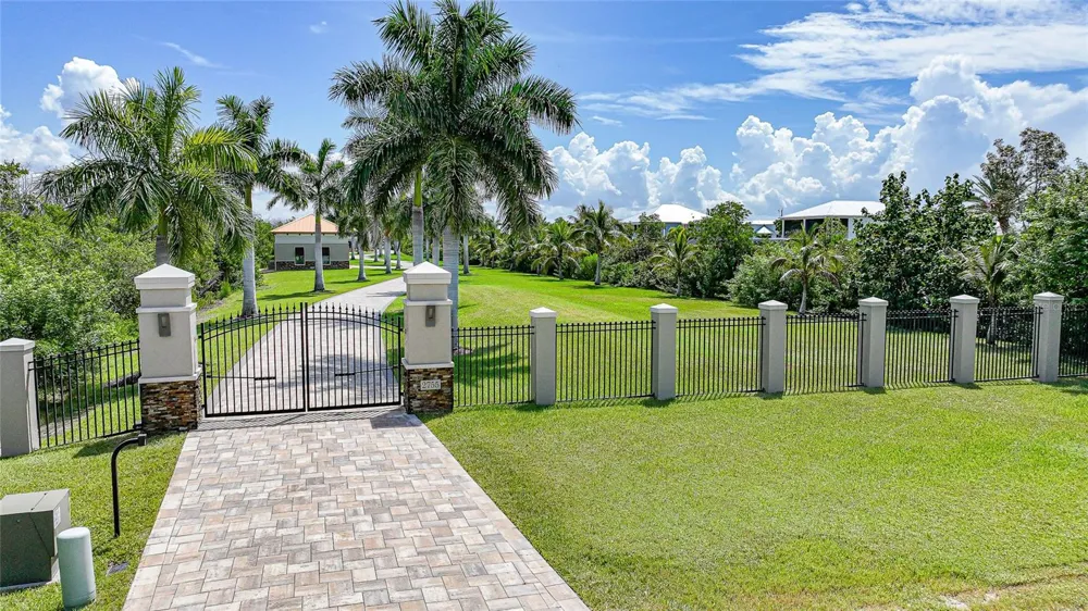 2755 CUSSELL DRIVE St James City, FL 33956