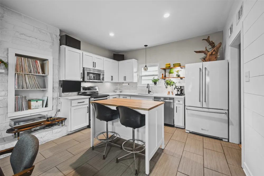 8102 Current Circle Austin, TX 78736