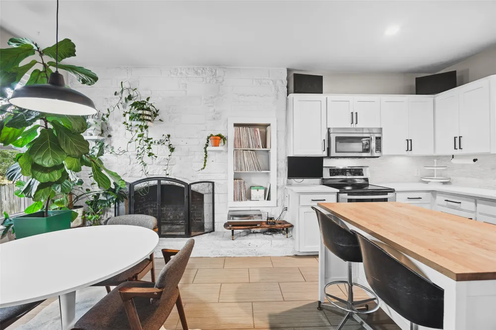 8102 Current Circle Austin, TX 78736