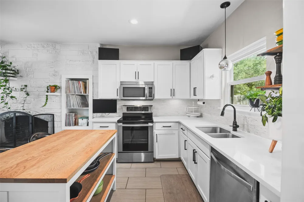 8102 Current Circle Austin, TX 78736