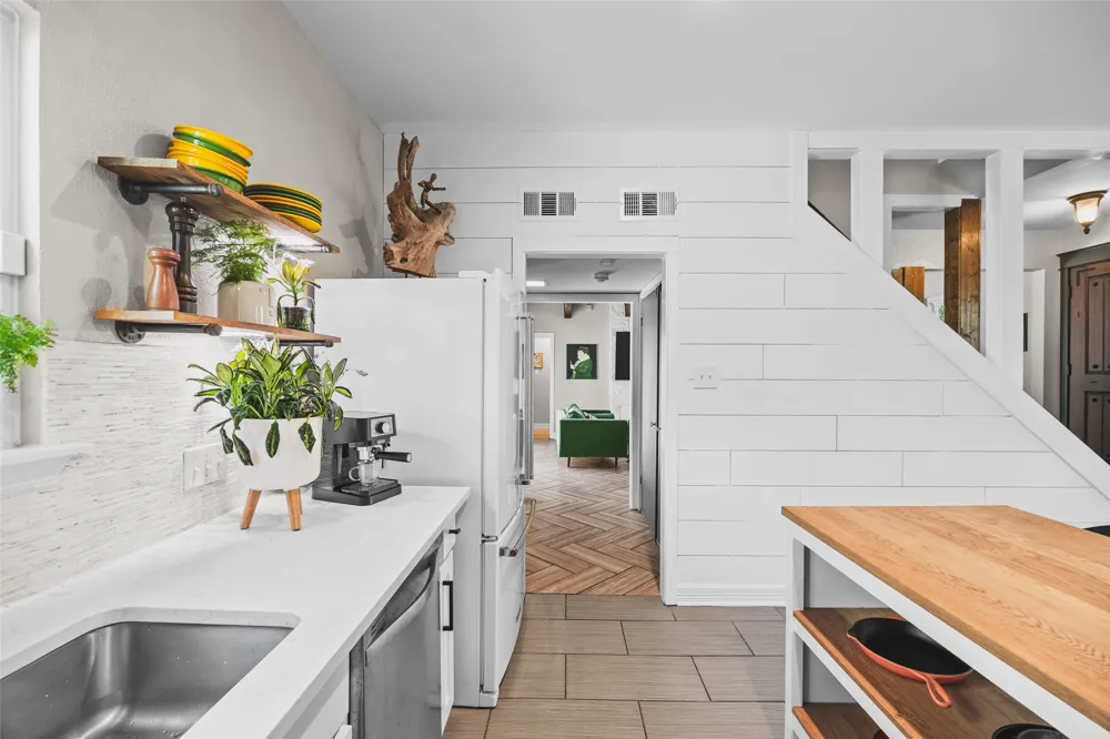 8102 Current Circle Austin, TX 78736