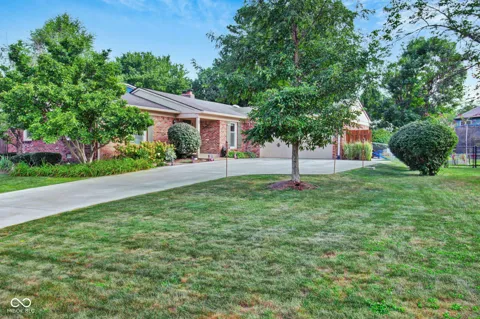 820 Hickory Way