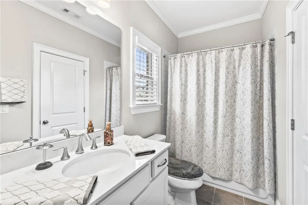 3825 Lakehurst Way Cumming, GA 30040