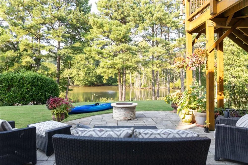 3825 Lakehurst Way Cumming, GA 30040