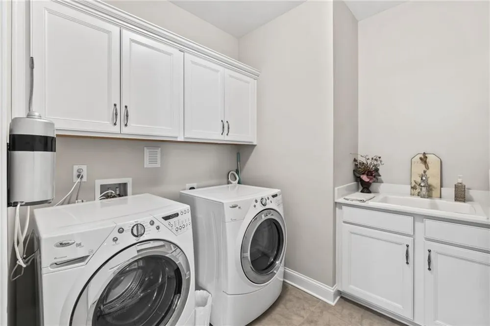 3825 Lakehurst Way Cumming, GA 30040