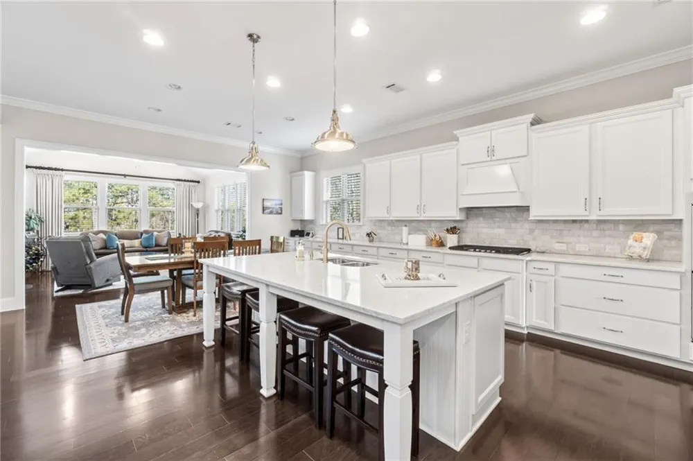 3825 Lakehurst Way Cumming, GA 30040