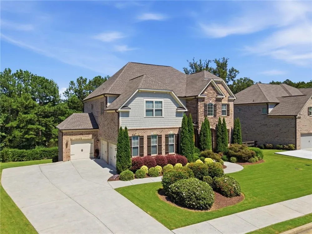 3825 Lakehurst Way Cumming, GA 30040
