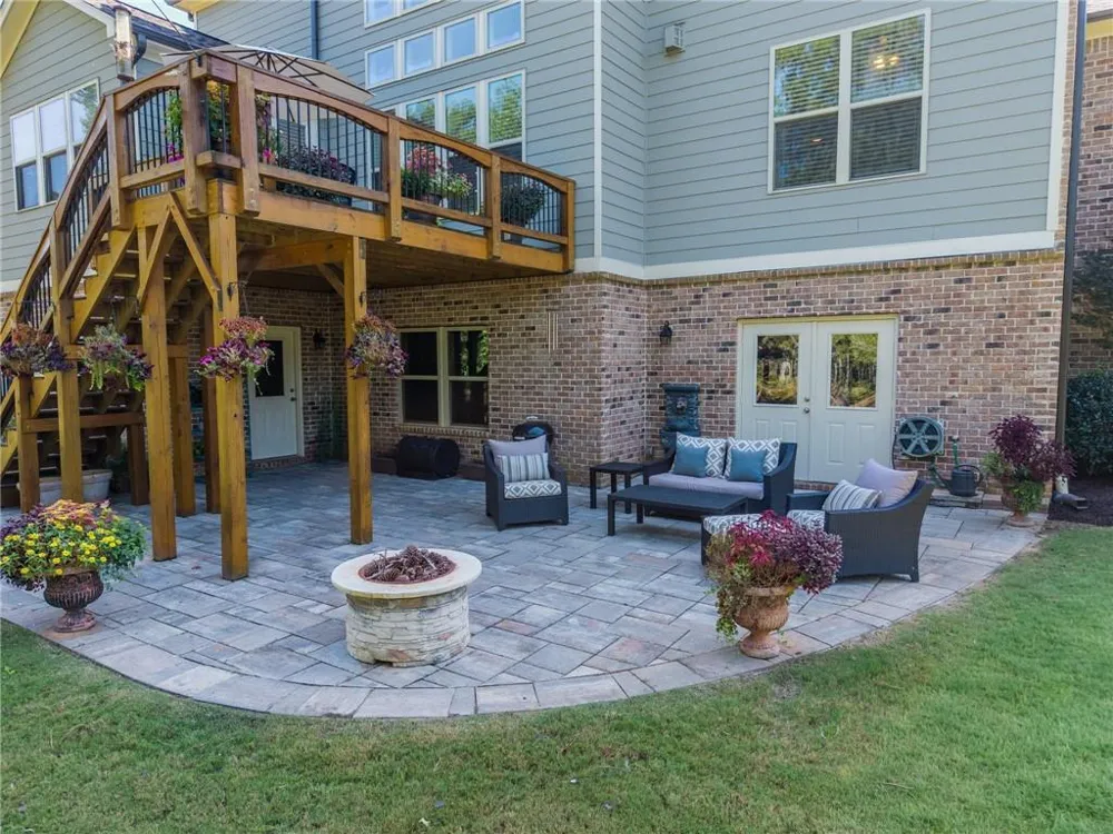 3825 Lakehurst Way Cumming, GA 30040