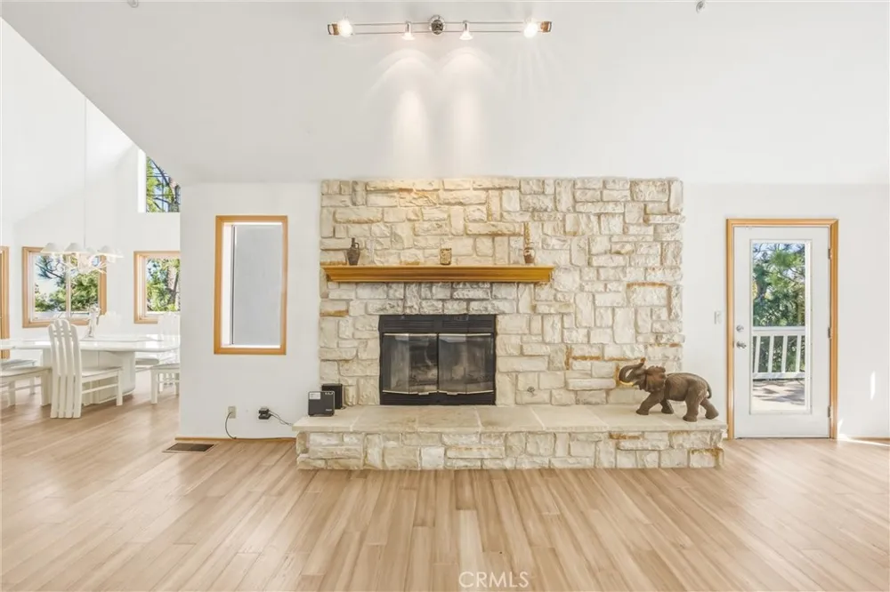 299 Fairway Lake Arrowhead, CA 92352