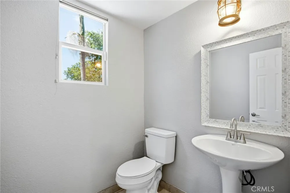 327 Alamo Way Oceanside, CA 92057