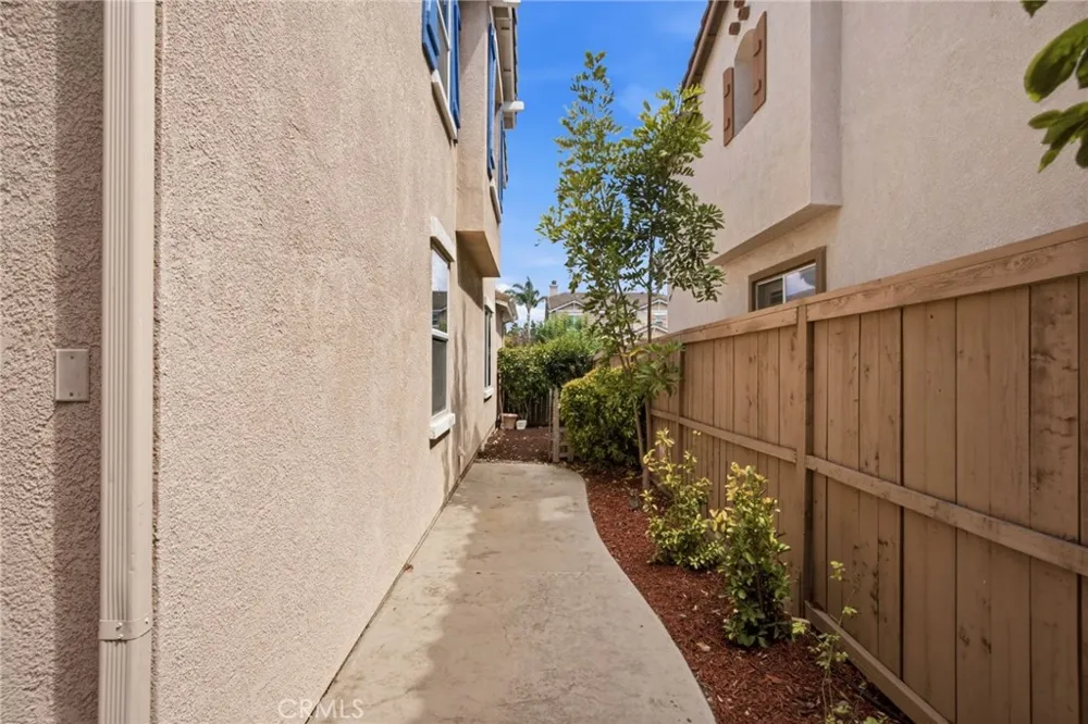 327 Alamo Way Oceanside, CA 92057