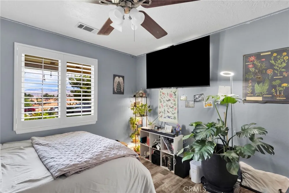 11846 Ivy Avenue Hesperia, CA 92345