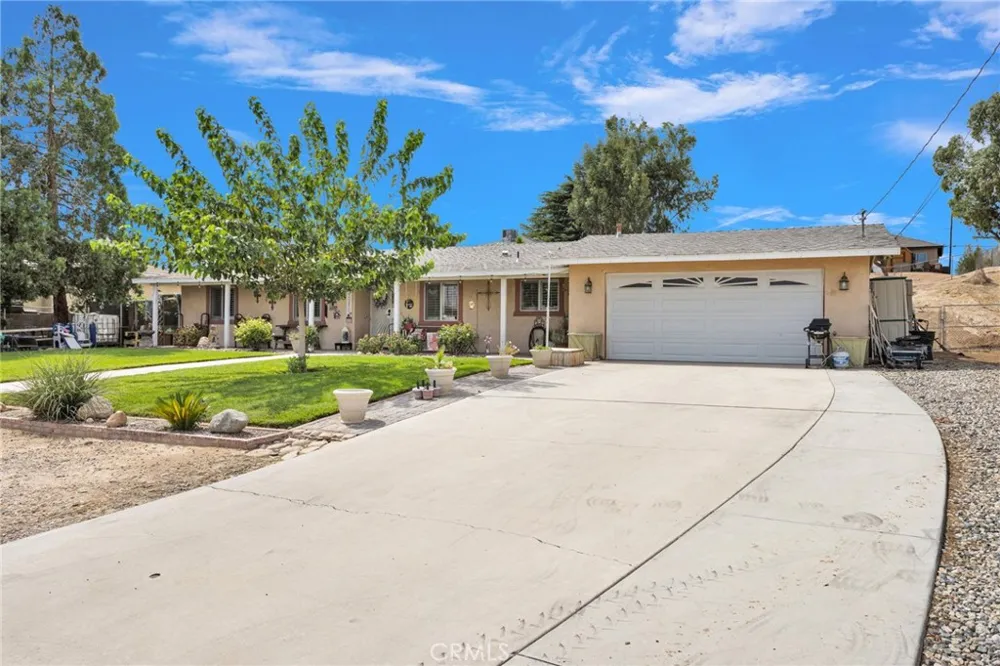 11846 Ivy Avenue Hesperia, CA 92345