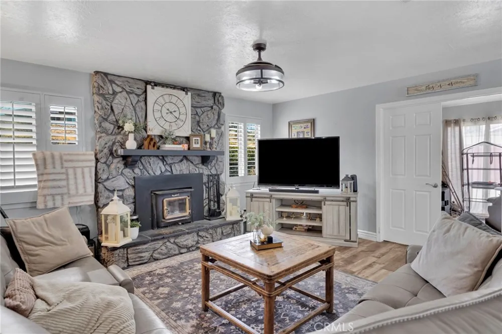 11846 Ivy Avenue Hesperia, CA 92345