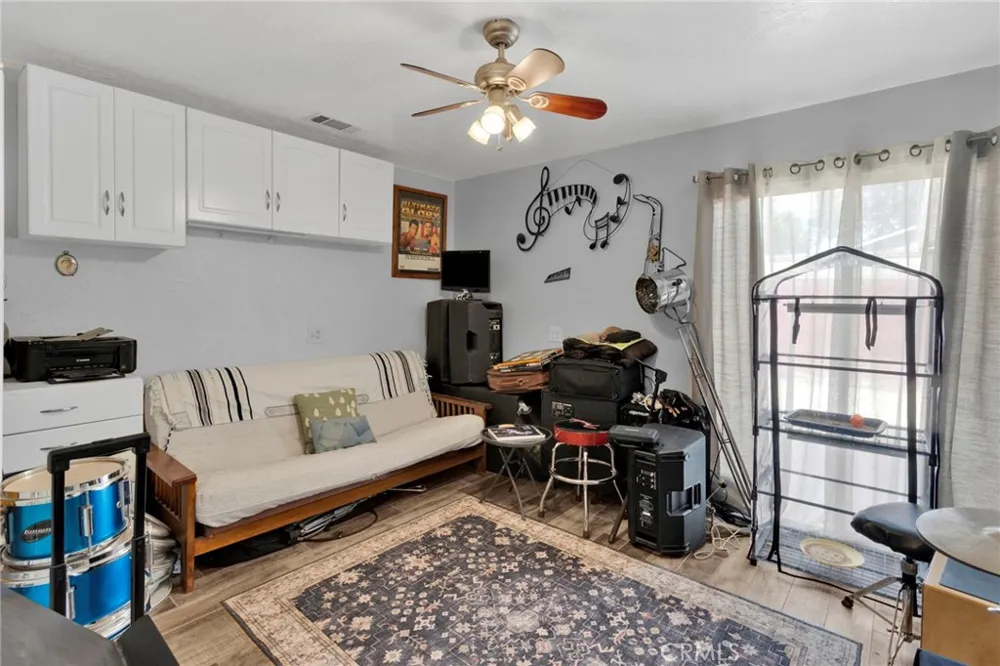 11846 Ivy Avenue Hesperia, CA 92345