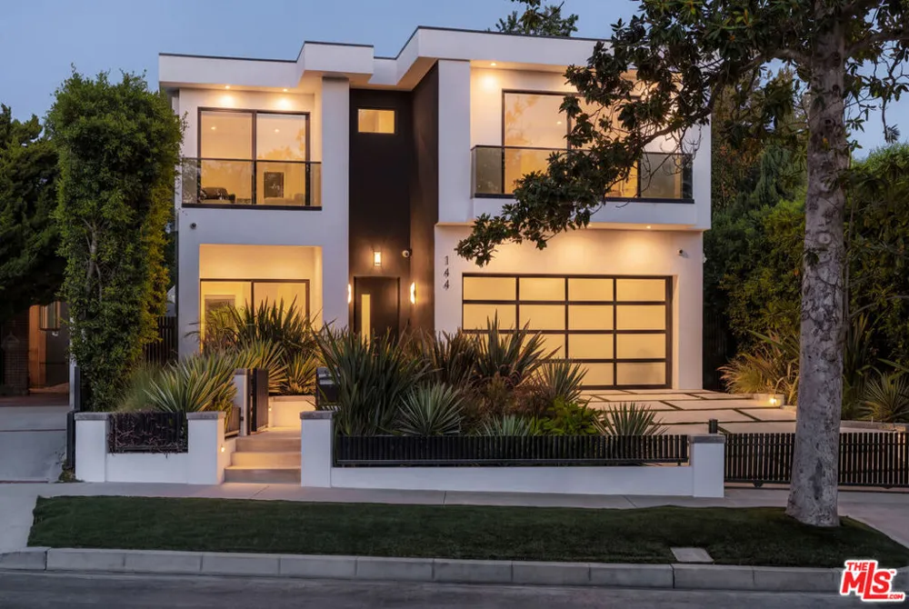 144 Bowling Green Way Los Angeles, CA 90049