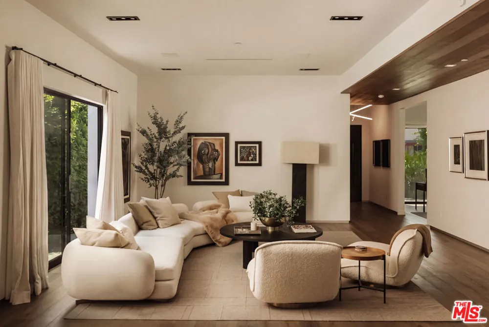 144 Bowling Green Way Los Angeles, CA 90049