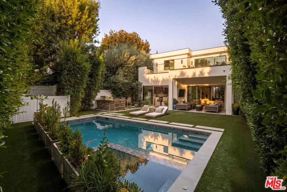 144 Bowling Green Way Los Angeles, CA 90049