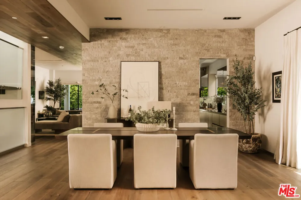 144 Bowling Green Way Los Angeles, CA 90049
