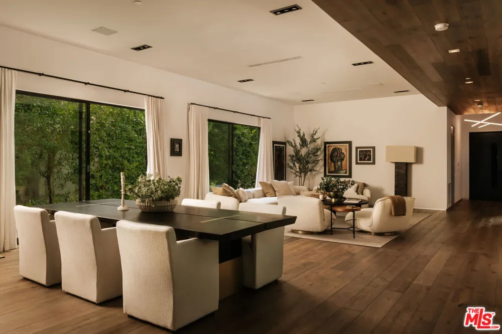 144 Bowling Green Way Los Angeles, CA 90049