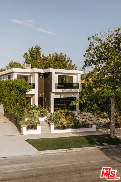 144 Bowling Green Way Los Angeles, CA 90049