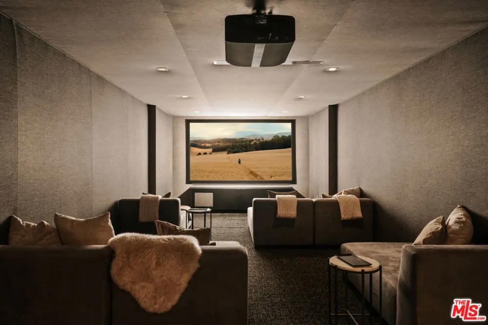 144 Bowling Green Way Los Angeles, CA 90049