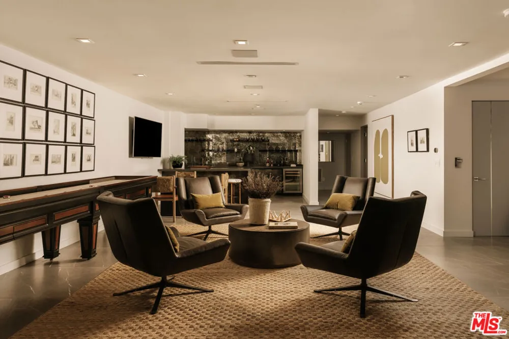 144 Bowling Green Way Los Angeles, CA 90049