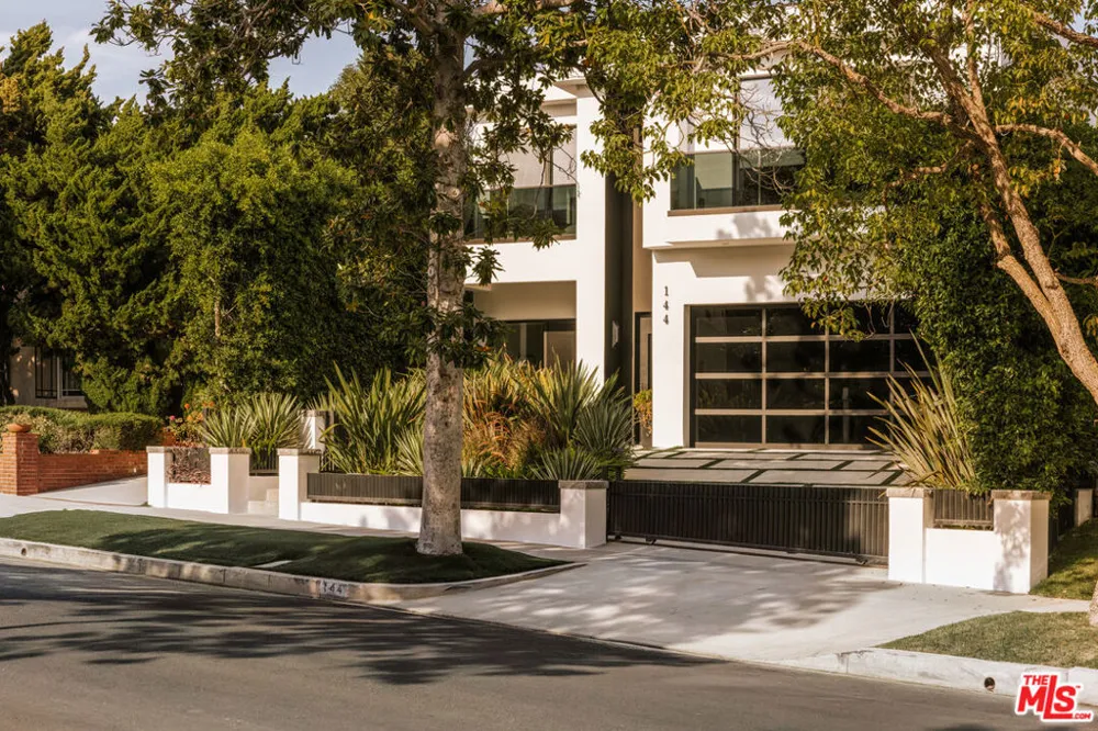 144 Bowling Green Way Los Angeles, CA 90049