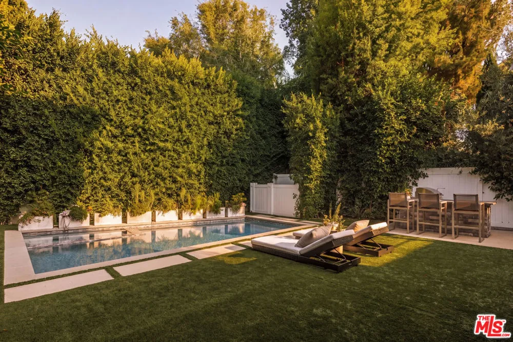 144 Bowling Green Way Los Angeles, CA 90049