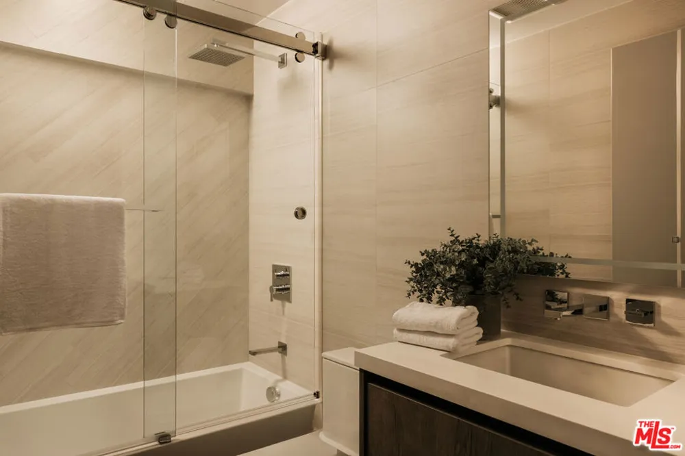 144 Bowling Green Way Los Angeles, CA 90049