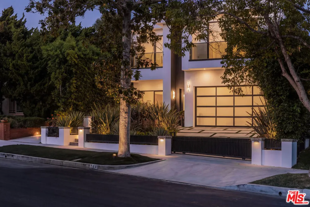 144 Bowling Green Way Los Angeles, CA 90049