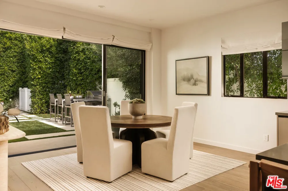 144 Bowling Green Way Los Angeles, CA 90049