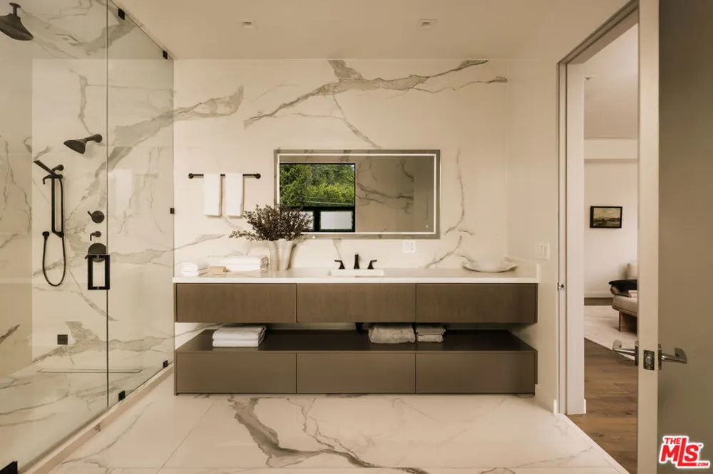 144 Bowling Green Way Los Angeles, CA 90049