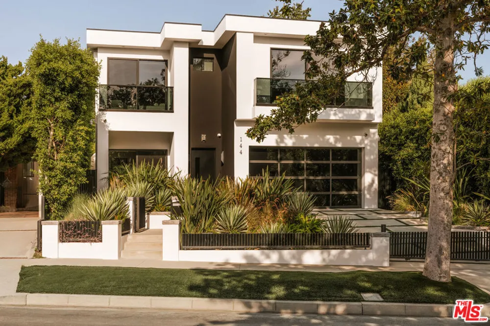 144 Bowling Green Way Los Angeles, CA 90049