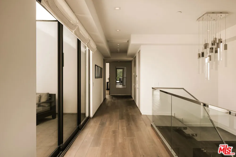 144 Bowling Green Way Los Angeles, CA 90049