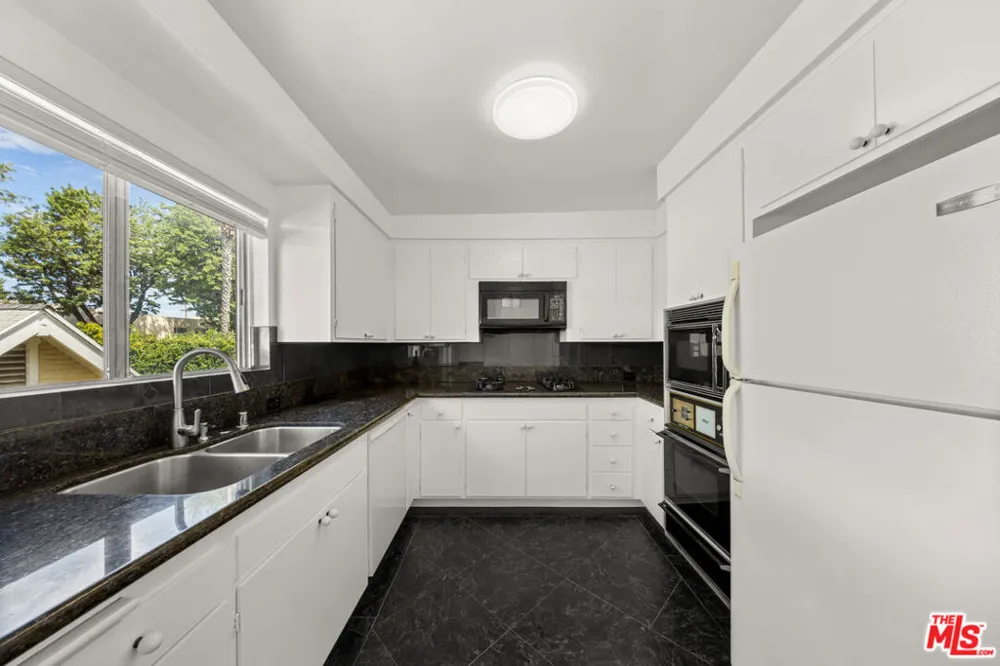 1010 21st Street #1 Santa Monica, CA 90403