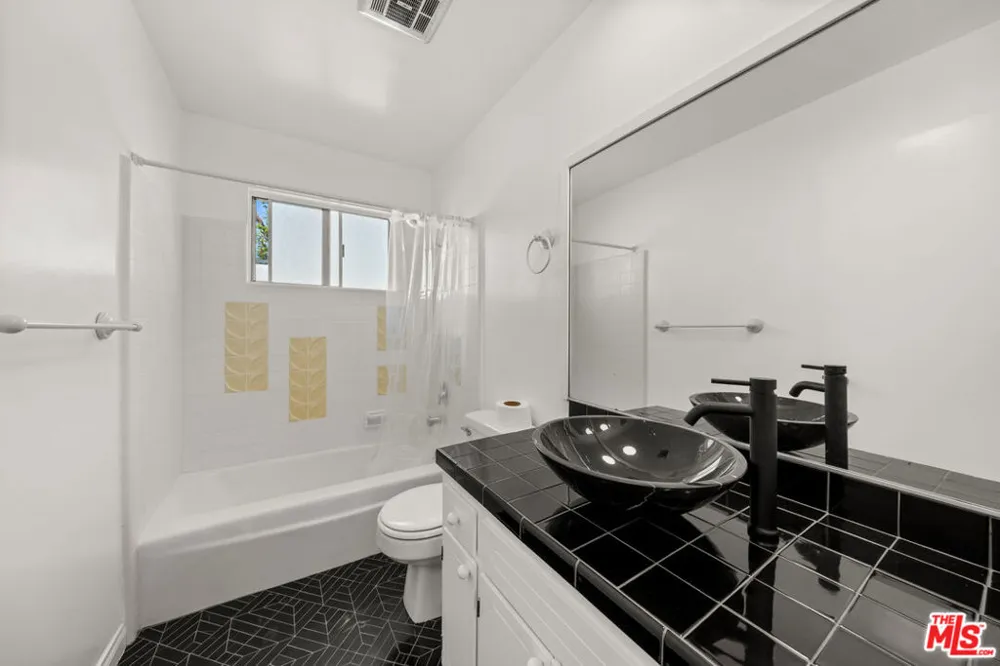 1010 21st Street #1 Santa Monica, CA 90403