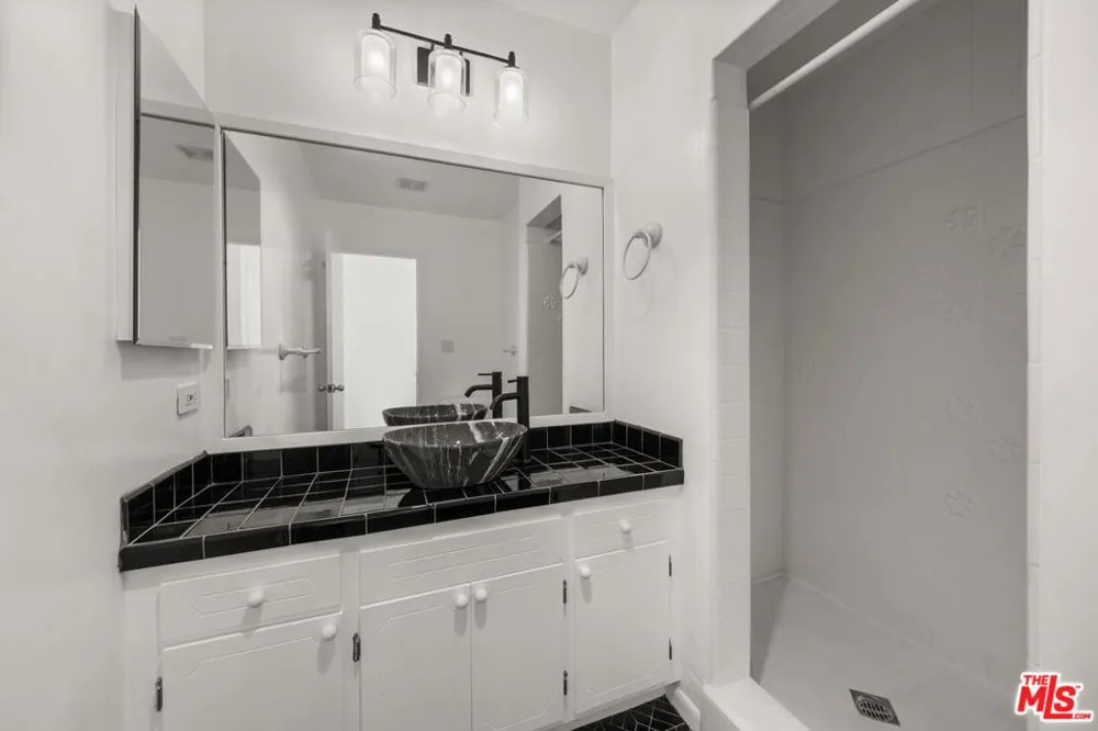 1010 21st Street #1 Santa Monica, CA 90403