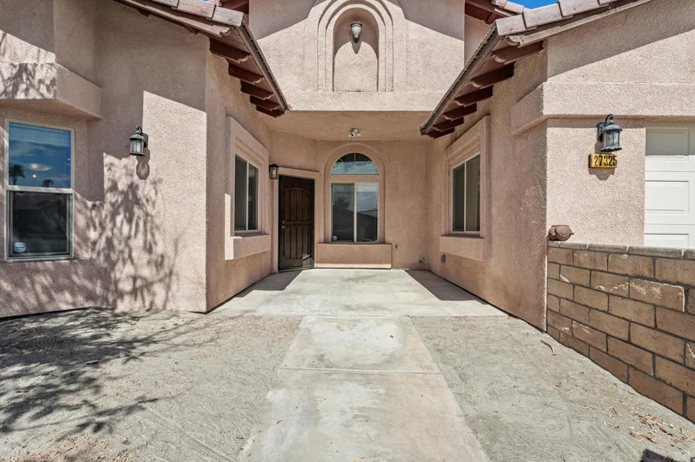 27325 Ventura Drive Cathedral City, CA 92234