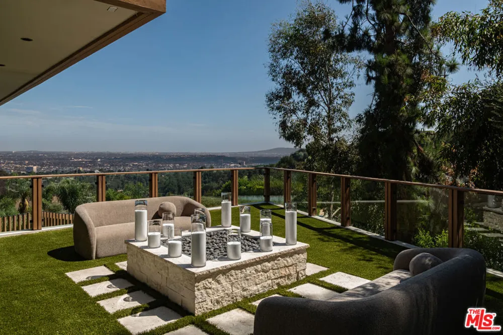 1465 Donhill Drive Beverly Hills, CA 90210