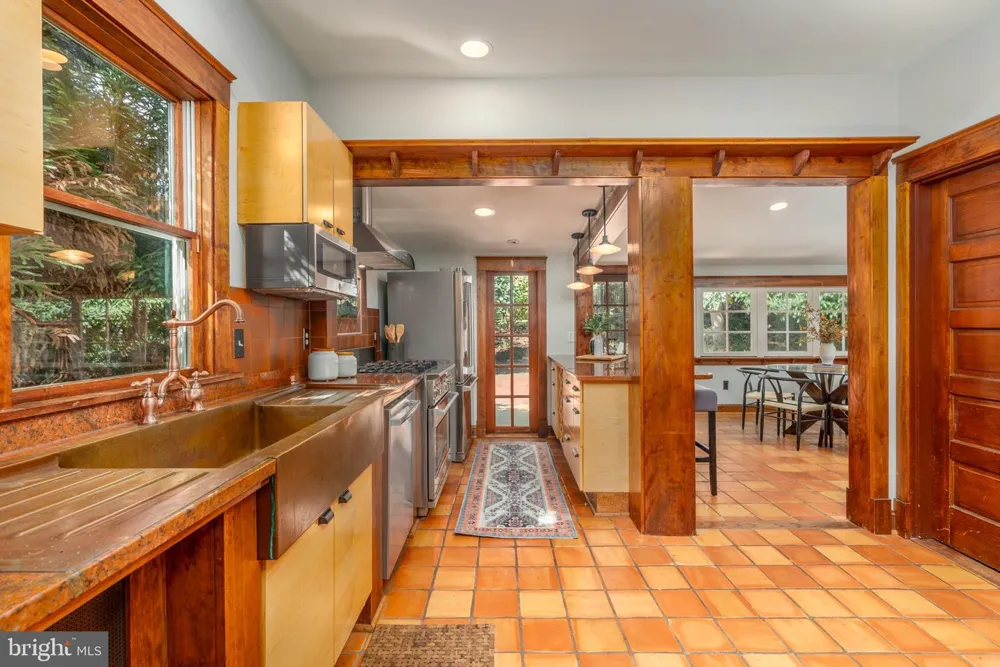 9220 COLUMBIA BOULEVARD Silver Spring, MD 20910