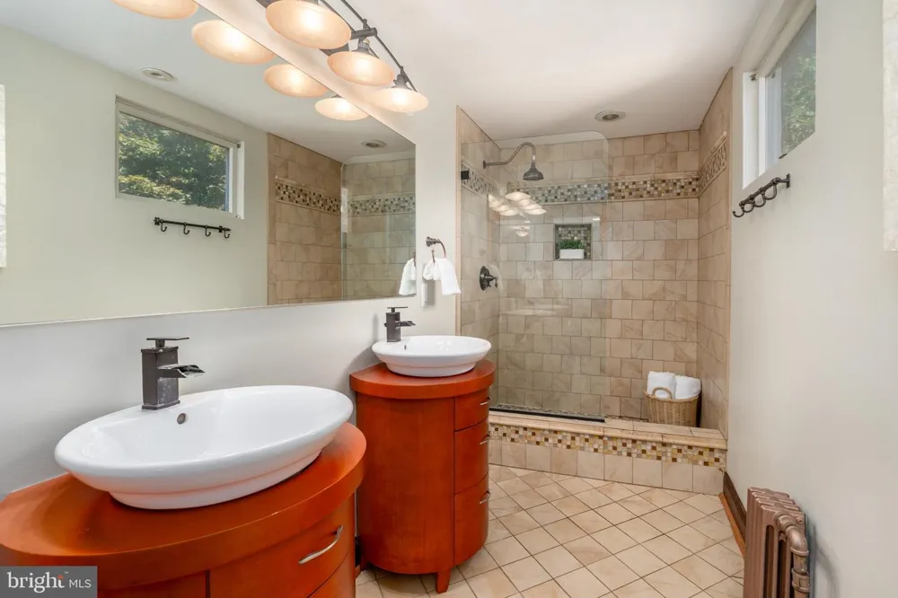 9220 COLUMBIA BOULEVARD Silver Spring, MD 20910