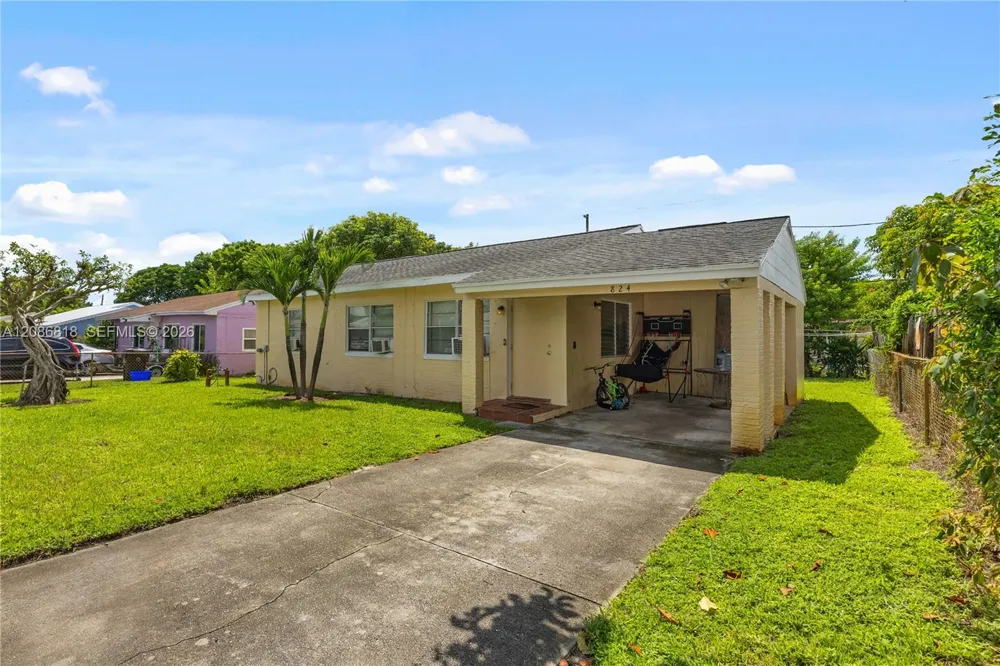 824 44th St West Palm Beach, FL 33407