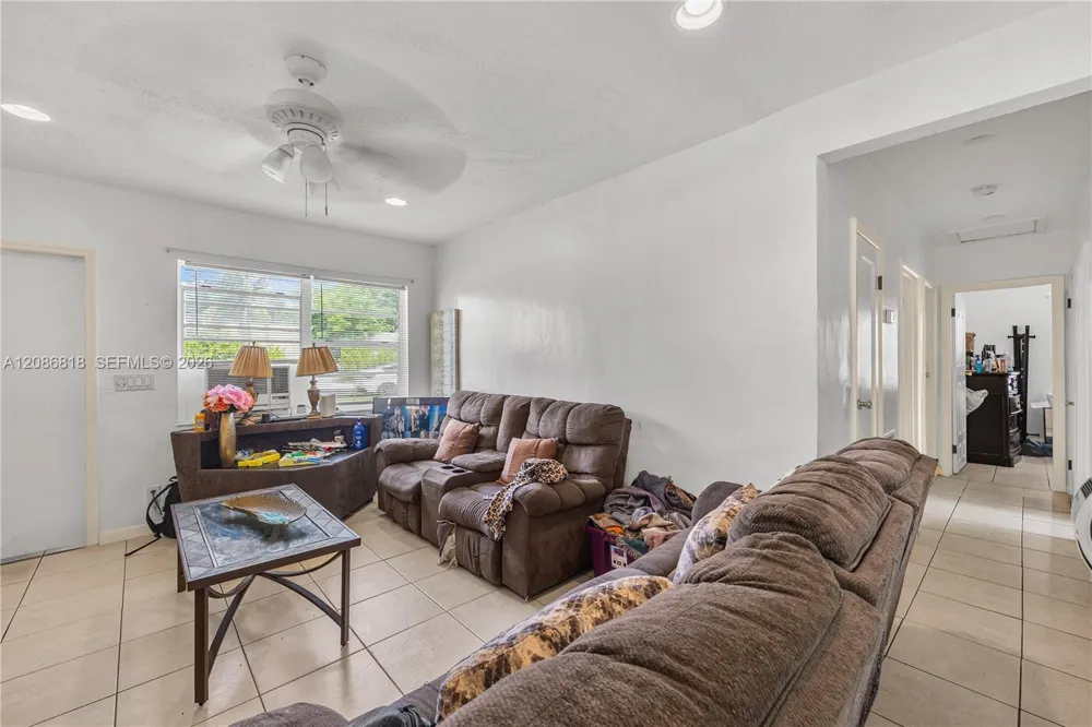 824 44th St West Palm Beach, FL 33407