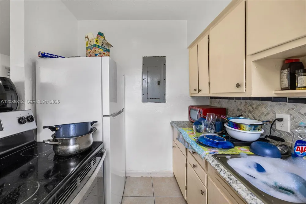 824 44th St West Palm Beach, FL 33407