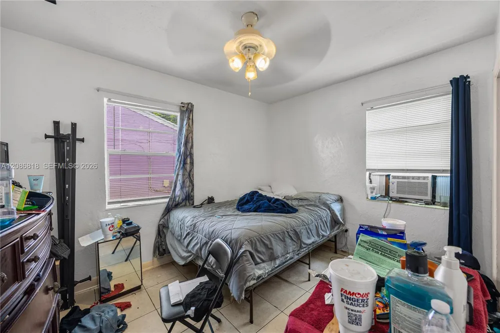 824 44th St West Palm Beach, FL 33407