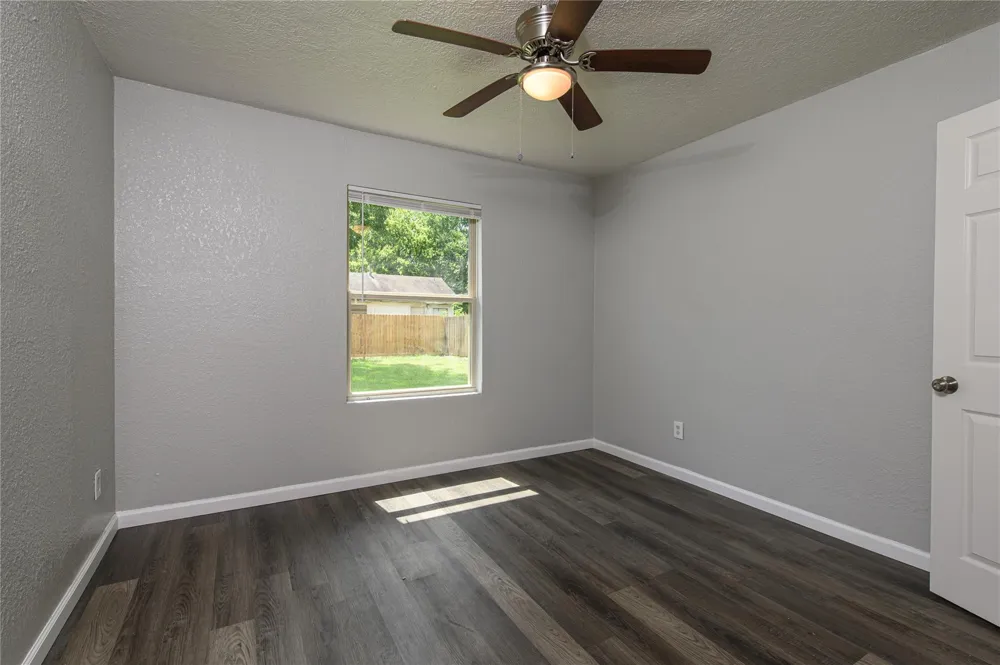 6811 Mike Street Hitchcock, TX 77563