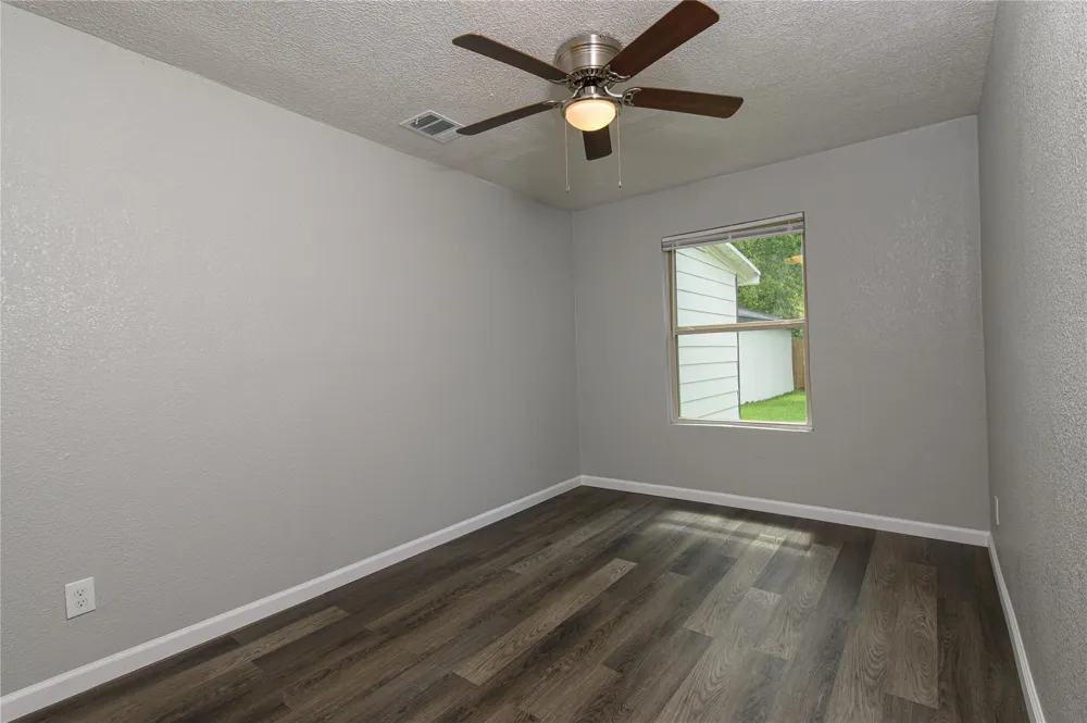6811 Mike Street Hitchcock, TX 77563