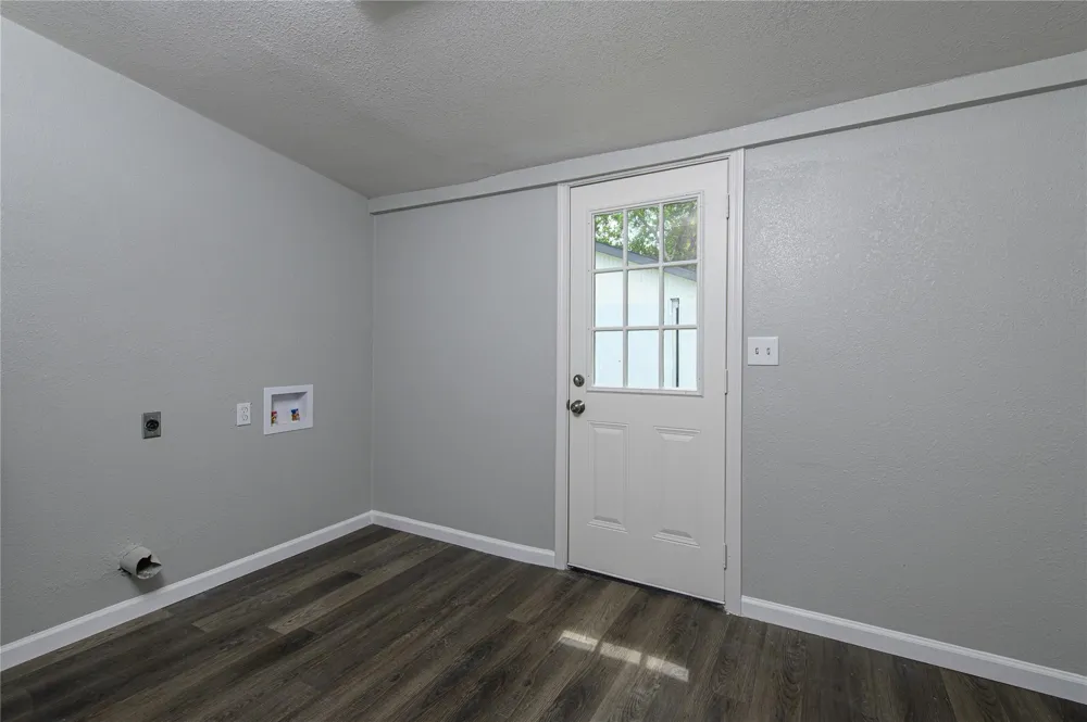6811 Mike Street Hitchcock, TX 77563