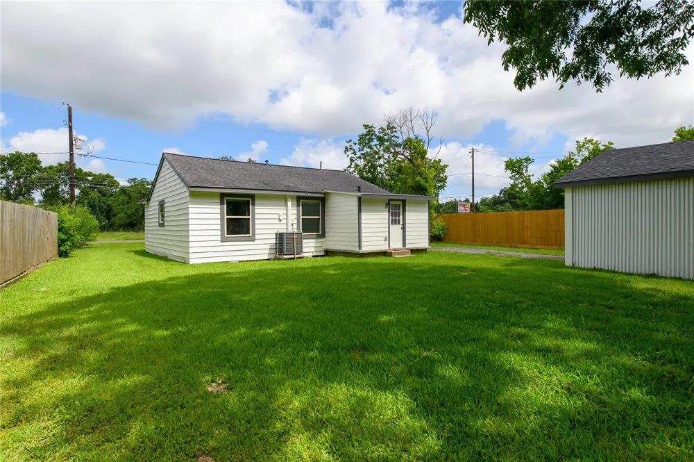 6811 Mike Street Hitchcock, TX 77563